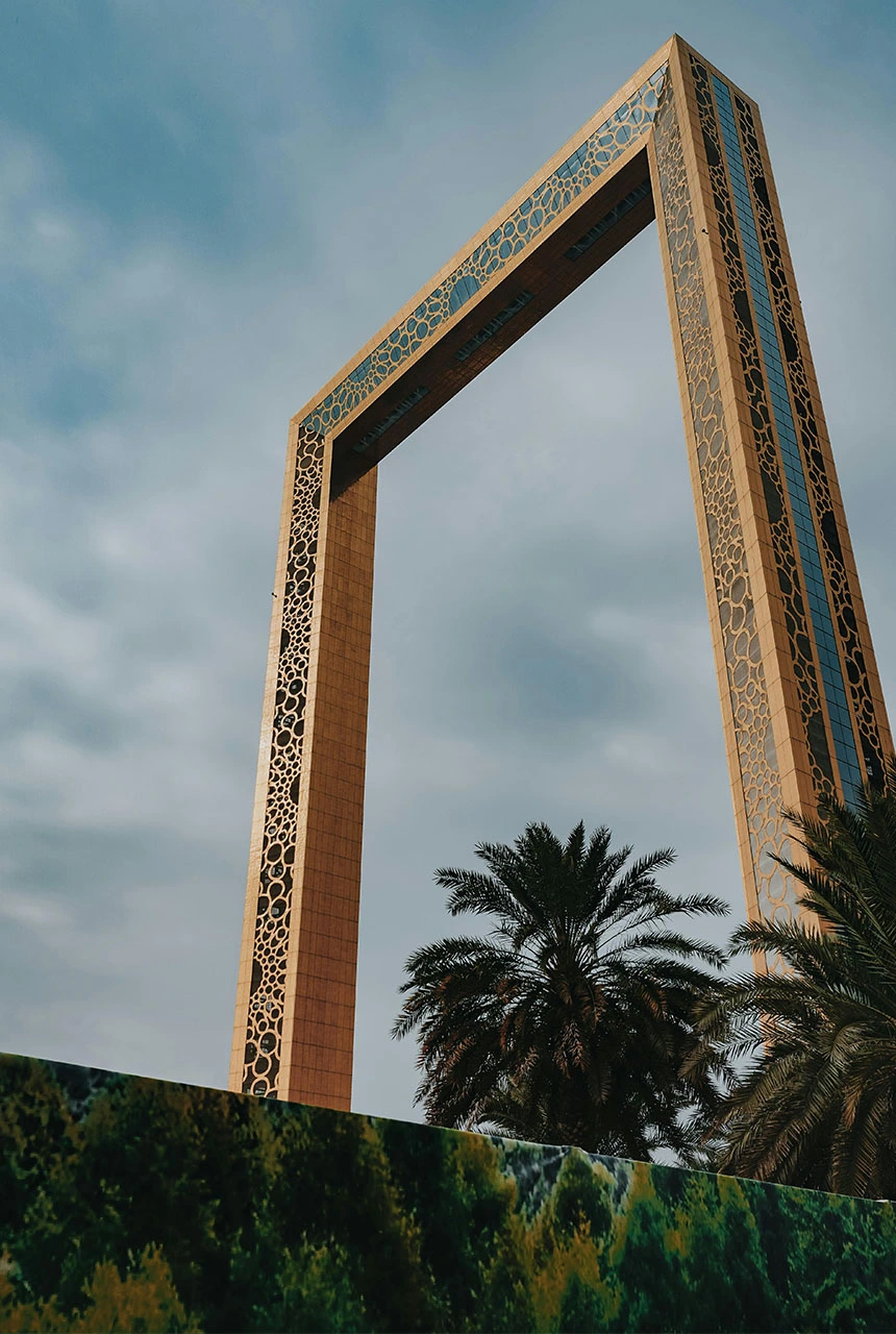 x-dubai-travel-frame